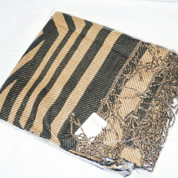 Fringed Poncho - Picture 3 of 3